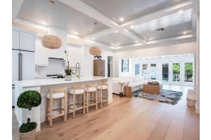 140 2nd Ave S, Naples