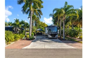 10074 Parkwood Dr., Fort Myers, FL 33905 - MLS#226005430