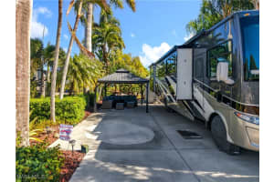 10074 Parkwood Dr., Fort Myers, FL 33905 - MLS#226005430