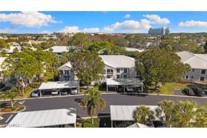 864 Gulf Pavilion Dr 202, Naples