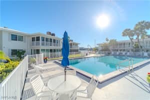354 Harbour Dr 354, Naples