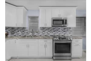 77 glenmont Drive, North Fort Myers, FL 33917 - MLS#226005638