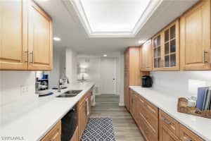 17 Bluebill Avenue, Naples, FL 34108 - MLS#226005641