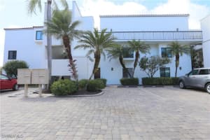 592 Beachwalk Circle, Naples, FL 34108 - MLS#226005665