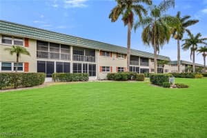 200 Valley Stream Dr 3b, Naples