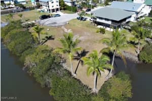 1276 Grand Canal Drive, Naples, FL 34110 - MLS#226005713