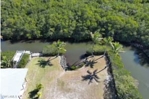 1276 Grand Canal Drive, Naples, FL 34110 - MLS#226005713