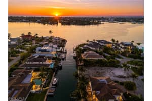 1670 Dolphin Court, Naples, FL 34102 - MLS#226005747