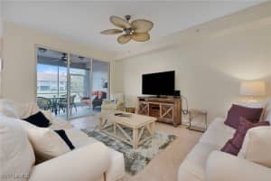 1128 Manor Lake Drive, Naples, FL 34110 - MLS#226005843