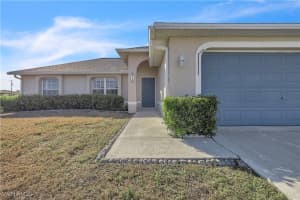 916 4th Place, Cape Coral, FL 33909 - MLS#226005851