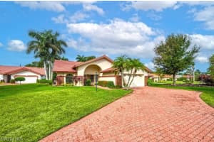 581 Country Walk Ct, Naples