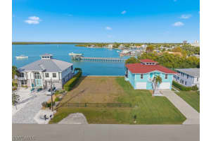 107 Pago Pago Drive, Naples, FL 34113 - MLS#226005996