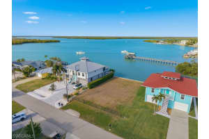 107 Pago Pago Drive, Naples, FL 34113 - MLS#226005996