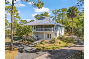 670 27th St Nw, Naples