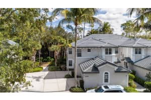 2020 Tarpon Bay Dr N 101, Naples