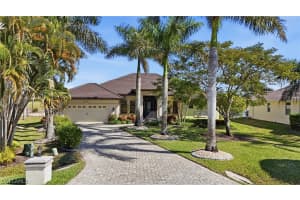 18024 Bluewater Dr, Naples