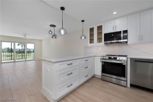 13 High Point Cir N 206, Naples