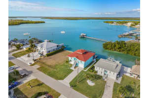 105 Pago Pago Dr W, Naples