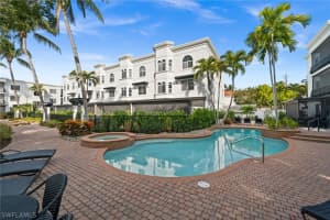 441 4th Ave S 304, Naples