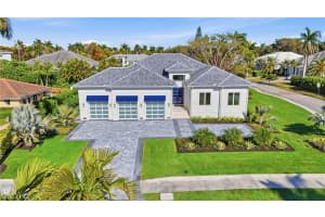 623 Park Shore Dr, Naples