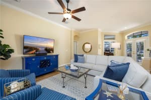 637 Shoreline Drive, Naples, FL 34119 - MLS#226006213