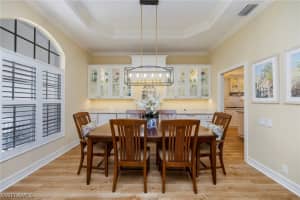 637 Shoreline Drive, Naples, FL 34119 - MLS#226006213