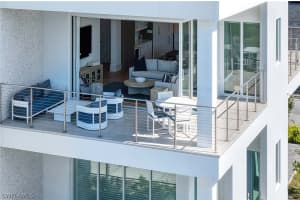 201 8th St S 206, Naples