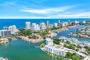 250 Park Shore Drive, Naples, FL 34103 - MLS#226006478