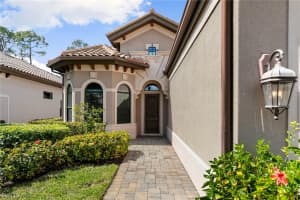 7347 Lantana Cir, Naples