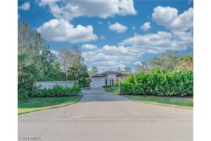 233 39th Avenue, Naples, FL 34120 - MLS#226006585