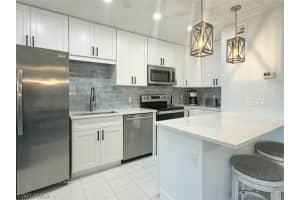788 Park Shore Dr D27, Naples
