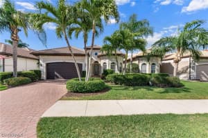 7875 Valencia Ct, Naples