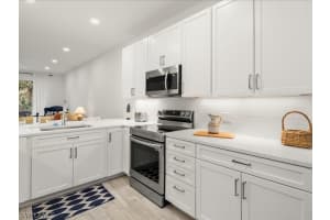 501 Robin Hood Cir 101, Naples