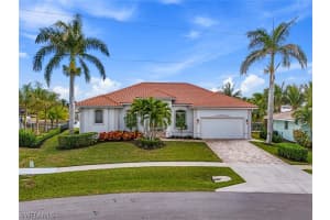 829 Wintergreen Court, Marco Island, FL 34145 - MLS#226006921