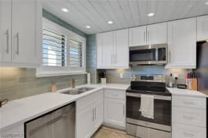 2121 Collier Avenue, Fort Myers, FL 33901 - MLS#226006975