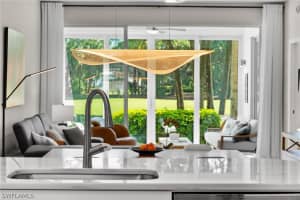 1960 Willow Bend Cir 102, Naples