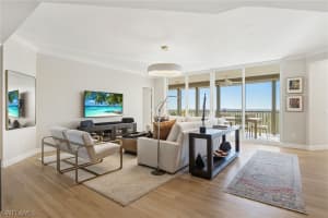 445 Cove Tower Drive, Naples, FL 34110 - MLS#226007149