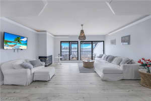 410 La Peninsula Boulevard, Naples, FL 34113 - MLS#226007177