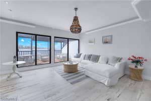 410 La Peninsula Boulevard, Naples, FL 34113 - MLS#226007177