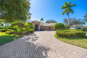 1687 Persimmon Drive, Naples, FL 34109 - MLS#226007370