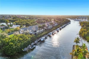 2472 Breakwater Way, Naples, FL 34112 - MLS#226007382