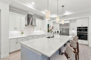 2472 Breakwater Way 11101, Naples