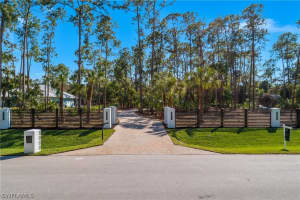 5000 Palmetto Woods Drive, Naples, FL 34119 - MLS#226007495