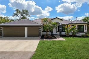 370 12th Ave Nw, Naples