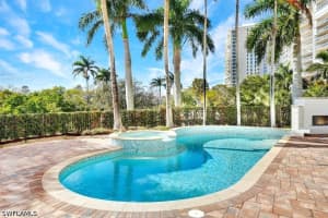 13675 Vanderbilt Drive, Naples, FL 34110 - MLS#226007844