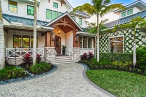 325 Cocohatchee Boulevard, Naples, FL 34110 - MLS#226007977