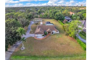 561 Ridge Dr, Naples