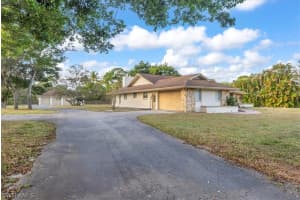 561 Ridge Drive, Naples, FL 34108 - MLS#226008018