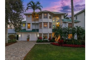 390 Oak Ave, Naples