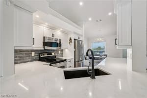 828 Gulf Pavilion Drive, Naples, FL 34108 - MLS#226008045